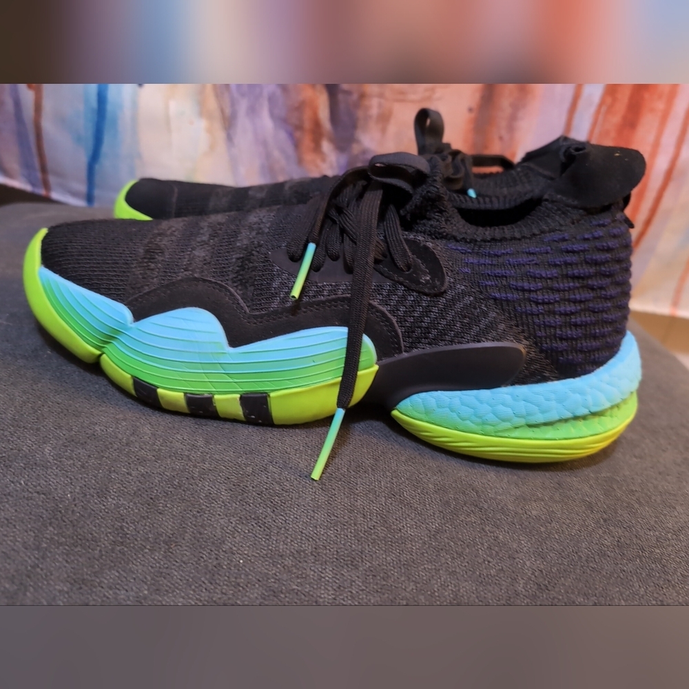 Trae Young 2.0 Basketball Shoe- men's size 9